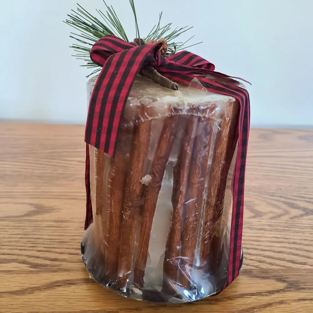 NWT Vintage Rustic Cinnamon Stick Hand Poured Holiday Candle With Festive Ribbon